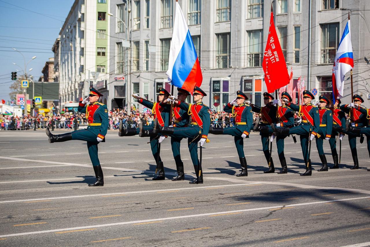 Фото Флаг Украины на балконе в Новосибирске, избиение школьника и репетиция Парада Победы - итоги недели на Сиб. фм 6